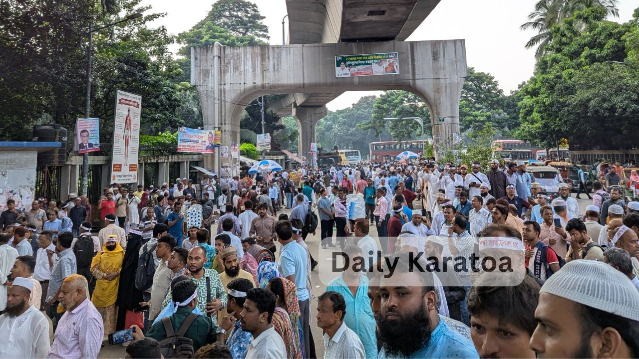 শহিদ মিনারে অবস্থান, শিক্ষকদের ঢাকা না ছাড়ার ঘোষণা